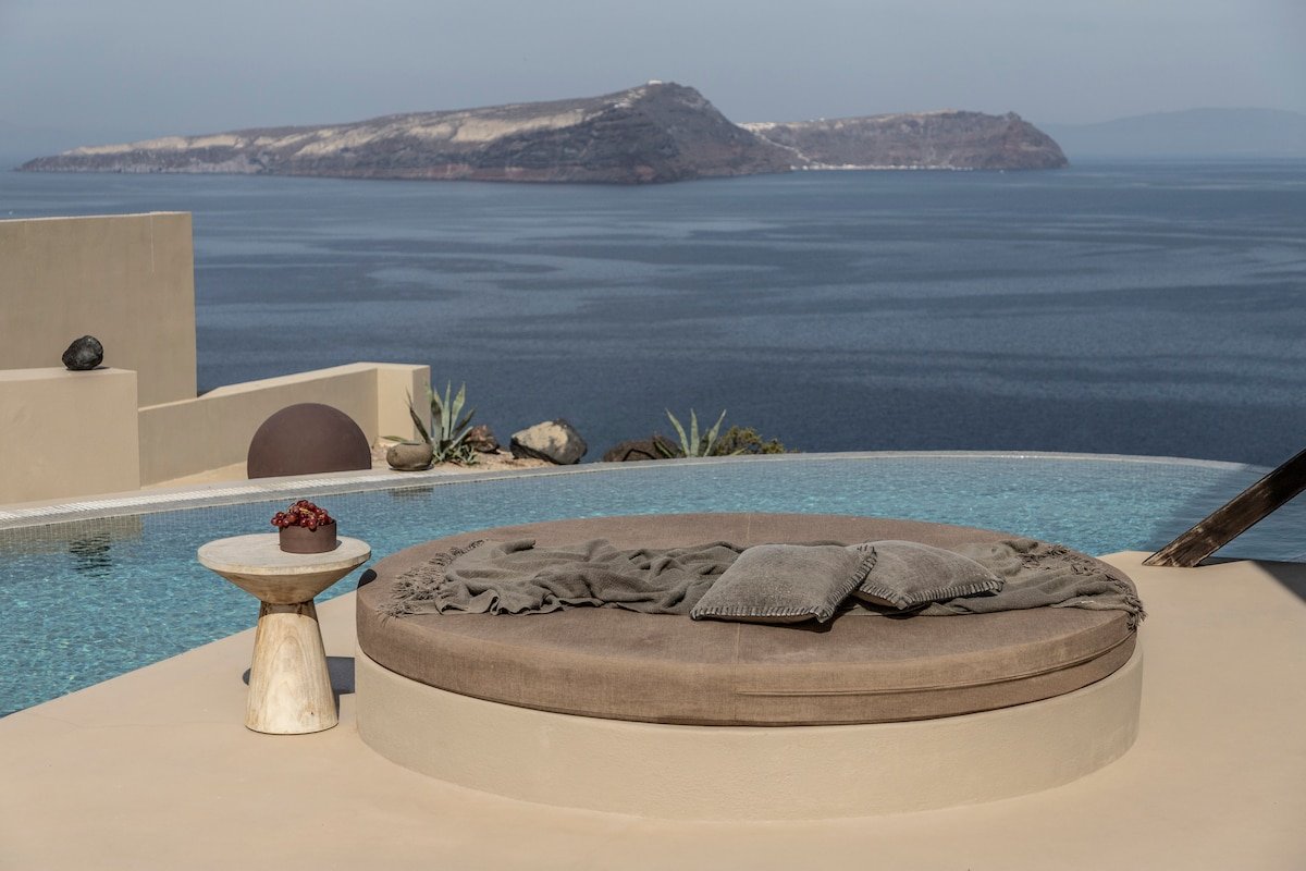 Grand Villa 2, Private Infinity Pool. Arota Villas gallery image 3