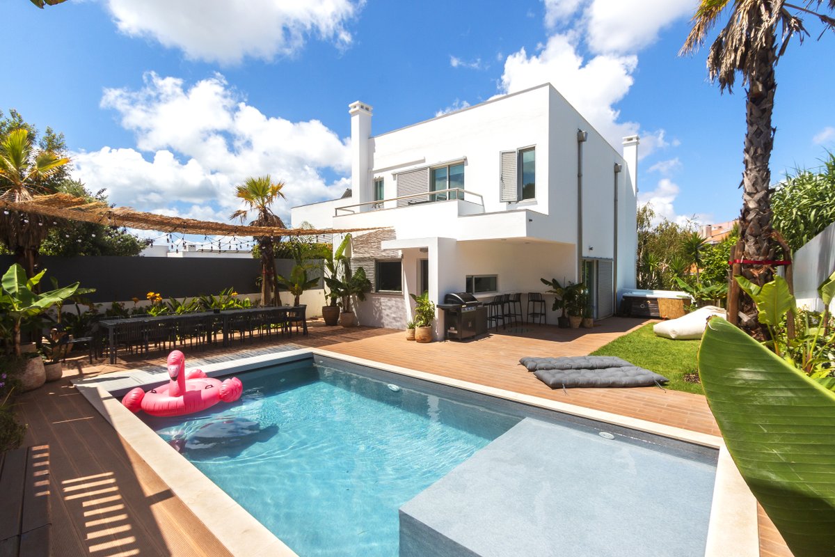 Villa w/ MiniGolf, Hot Tub, up to 28 ppl