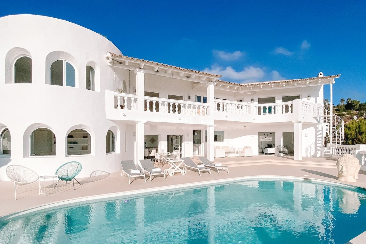 Sunrise-Dalt Vila Views-Luxury-Privacy gallery image 2