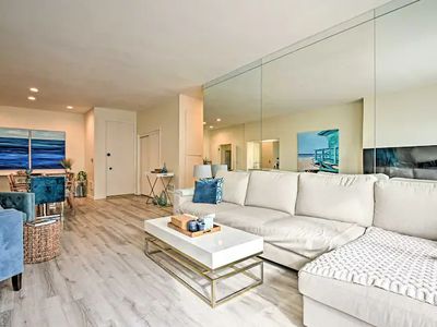 Spacious condo on the beach-views, parking & spa!