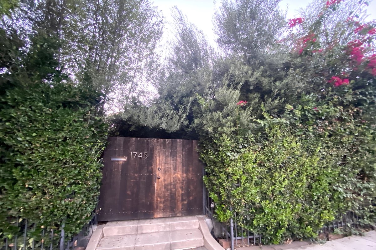 Gorgeous Private Two Story Craftsman w/ Patios gallery image 2