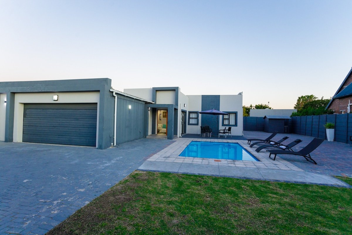 Oasis of Elegance (Solar Power) gallery image 2