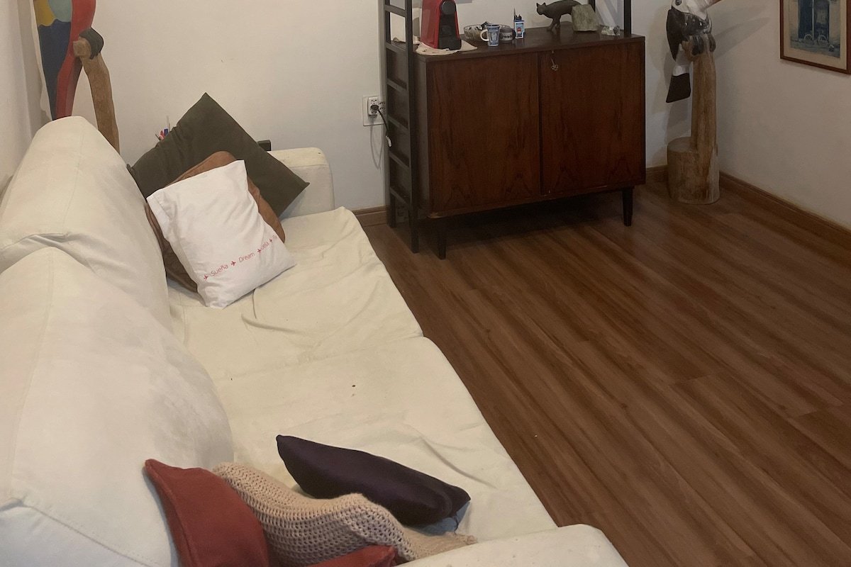 Conforty and cozy in Flamengo gallery image 3