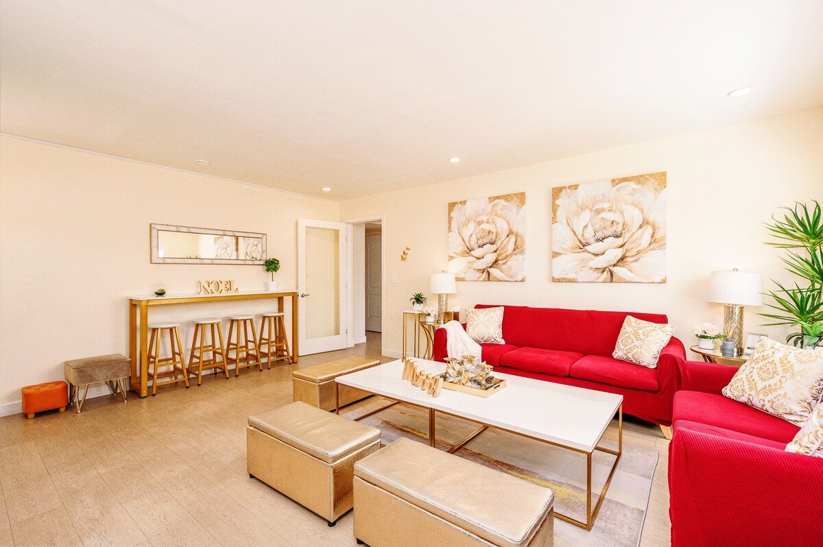 7 Bedrooms • Near Disneyland • Perfect for Groups gallery image 5