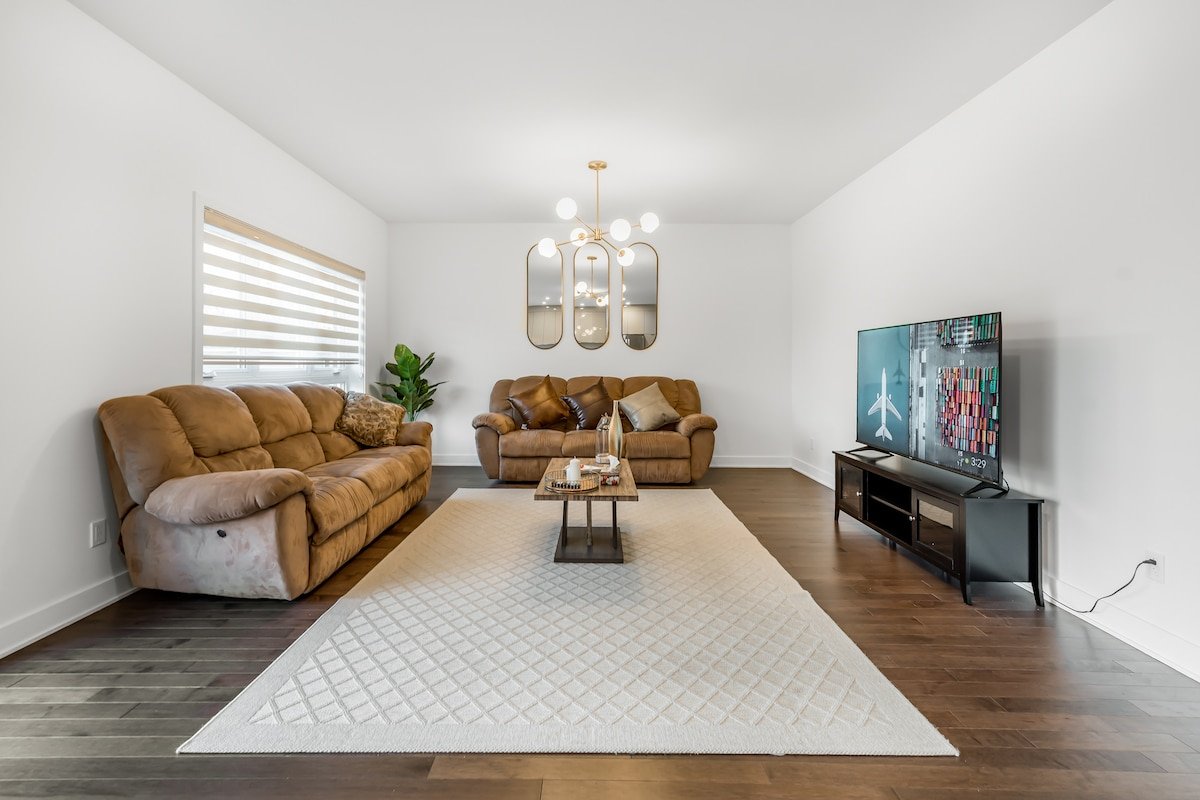 5 King Beds, 1 Queen, Modern Luxury, Free Parking gallery image 3