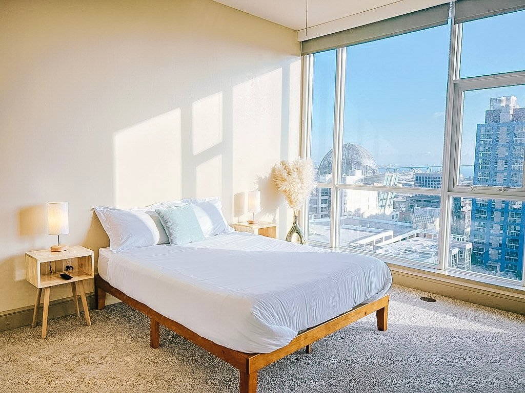 Modern Sky Oasis in Downtown SD gallery image 5