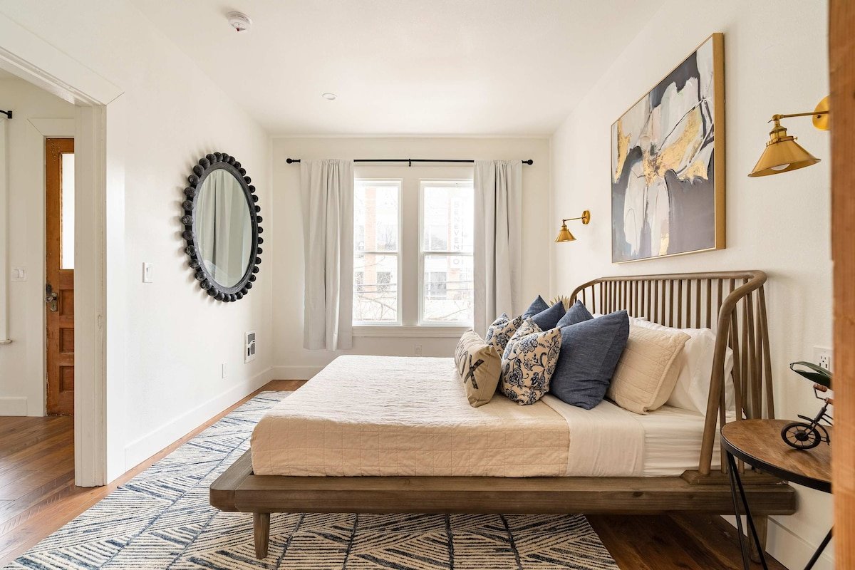 3BR – Sleeps 6 – Steps to NW 23rd – Fast WiFi gallery image 4