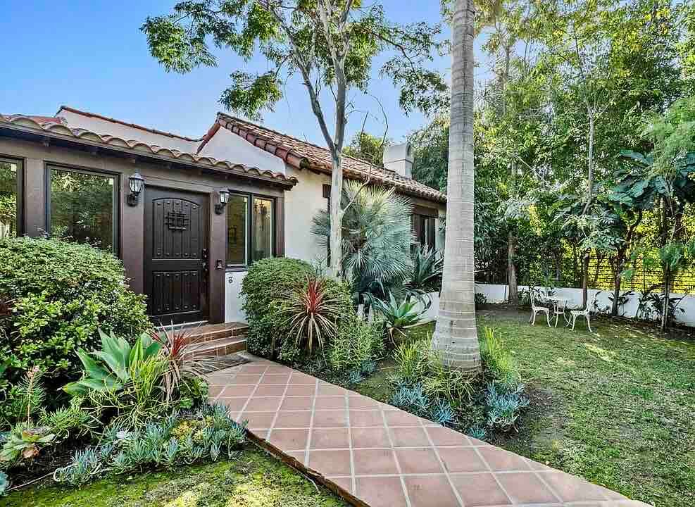 Stylish Spanish Style 3/2 Close to Everything gallery image 3