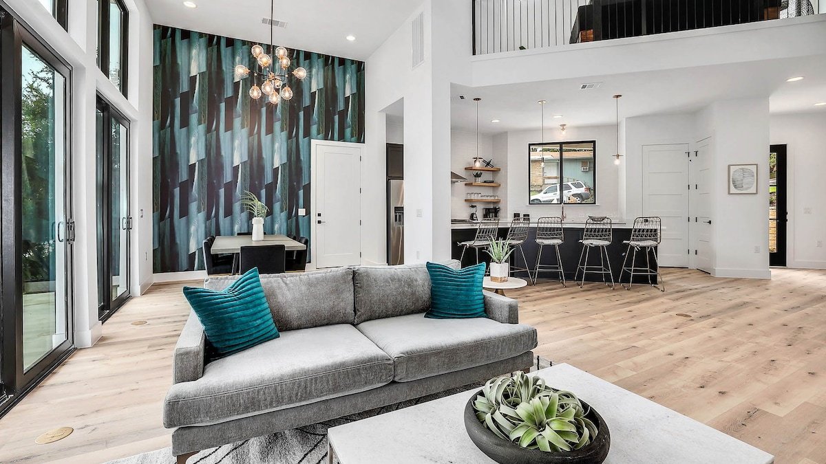 Bachelorette Fave – Pool, Patios, Photo Spot Mural gallery image 5