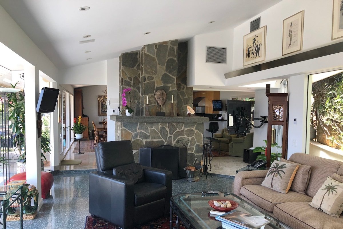 Hollywood Hills Garden Paradise with Endless Views gallery image 4