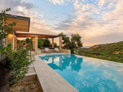 Romantic villa with 4 bedrooms & private pool.