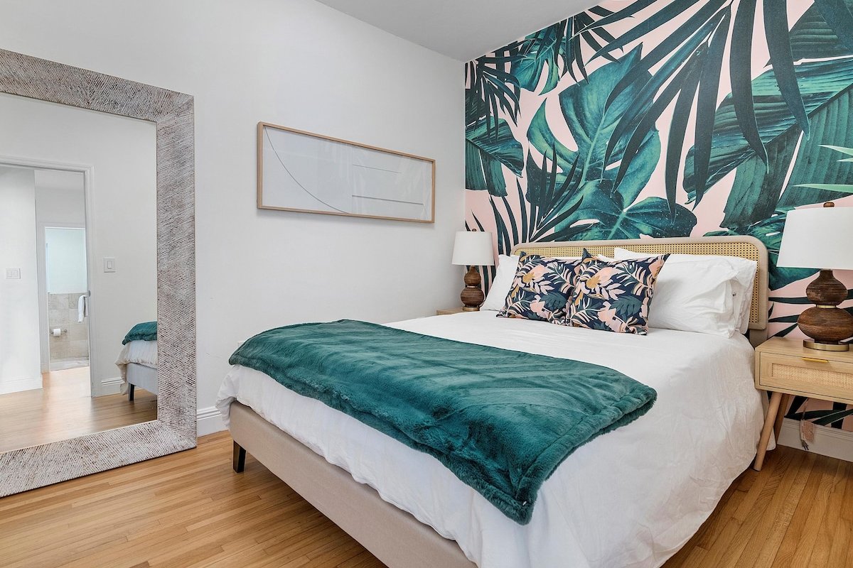 LUXE Certified – Vizcaya Retreat – Prime Location! gallery image 5