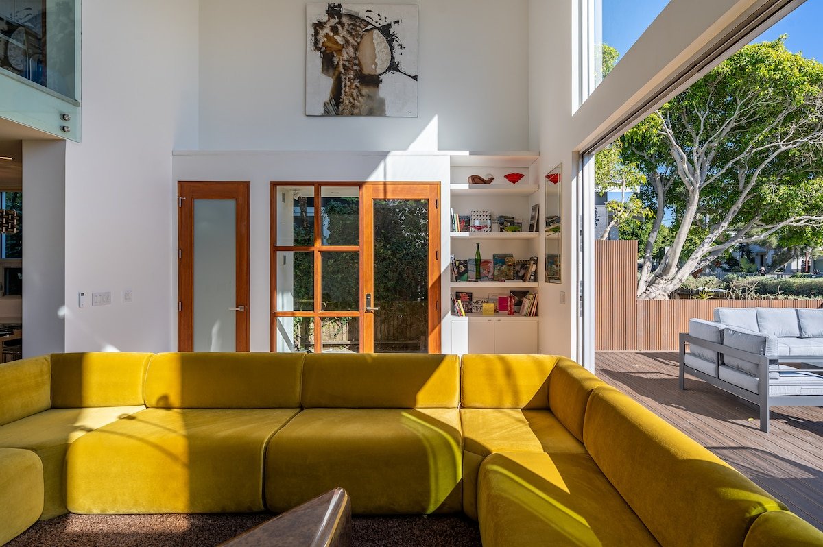 Venice Canal House revovated with modern theme gallery image 4