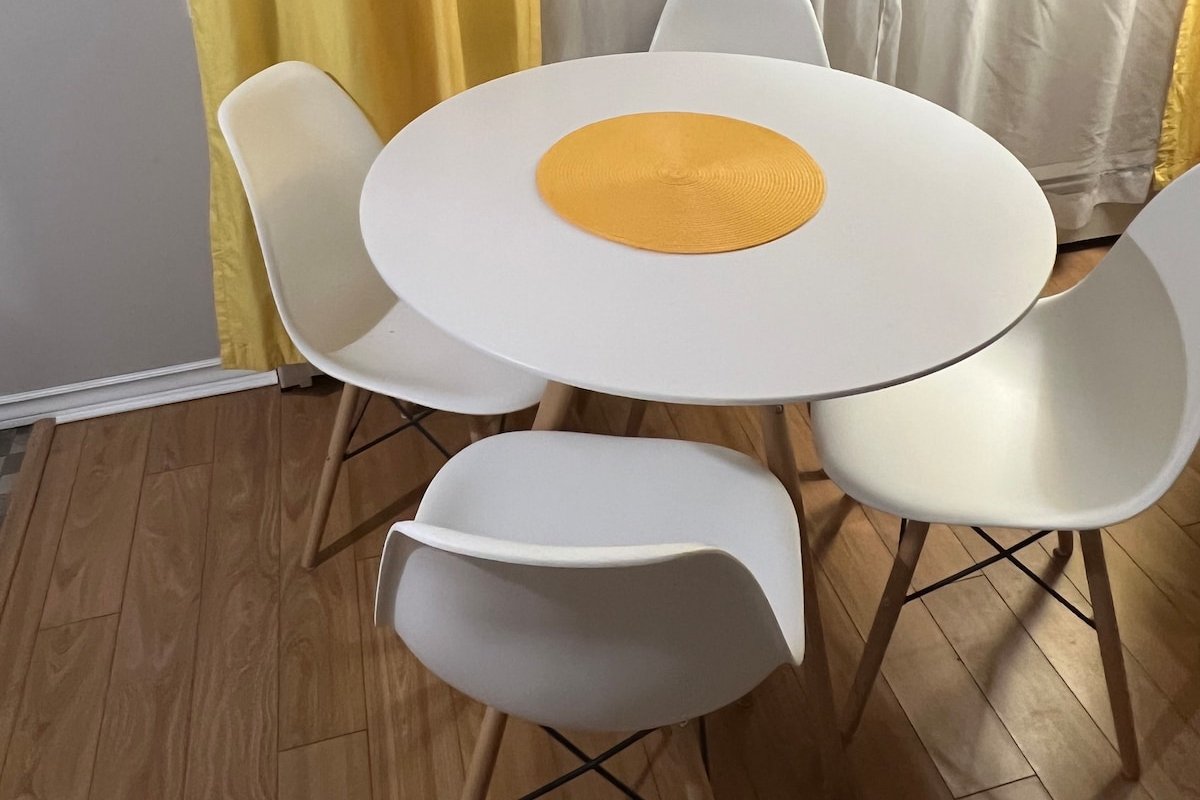 The Cozy House + Cottage In The City: Units 1 & 2 gallery image 3