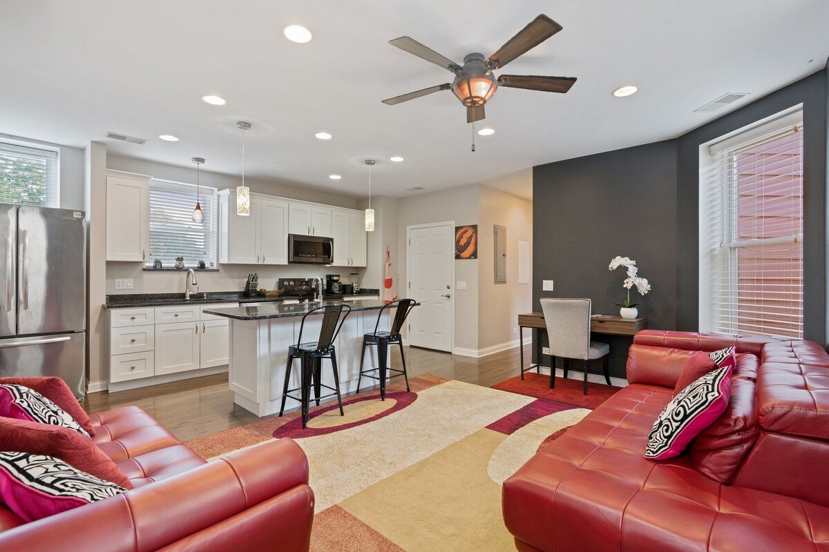 *Comfortable & Spacious Home Close to Downtown* gallery image 3