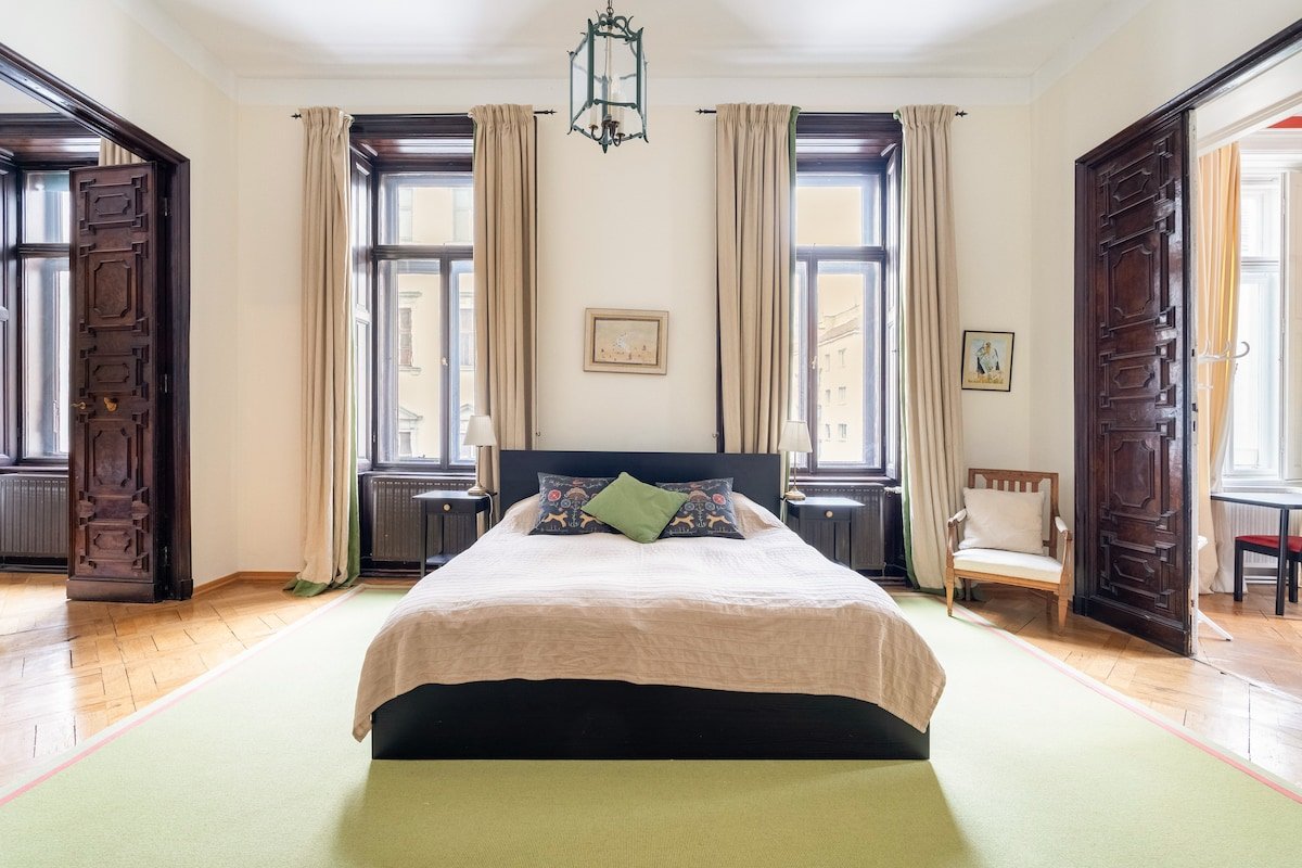 Former Imperial Palace Turned Condo gallery image 5