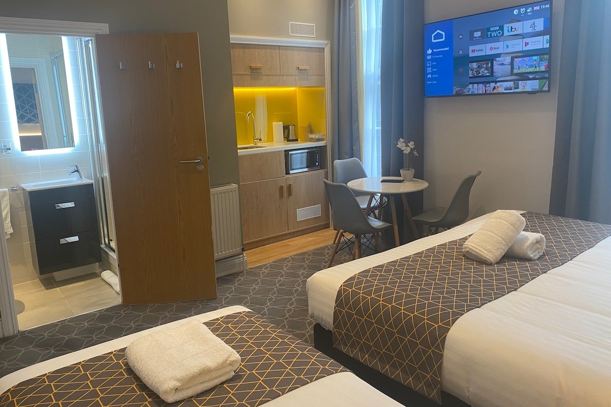 Large Two Bedroom Suite – St Pancras Hotel Group gallery image 2