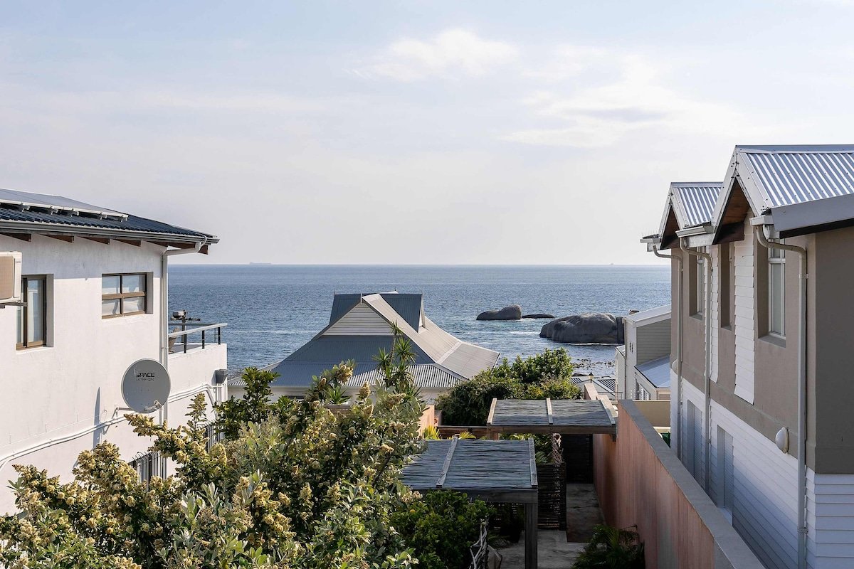 Villa Pietra Camps Bay – Pool | 2 mins from beach gallery image 2