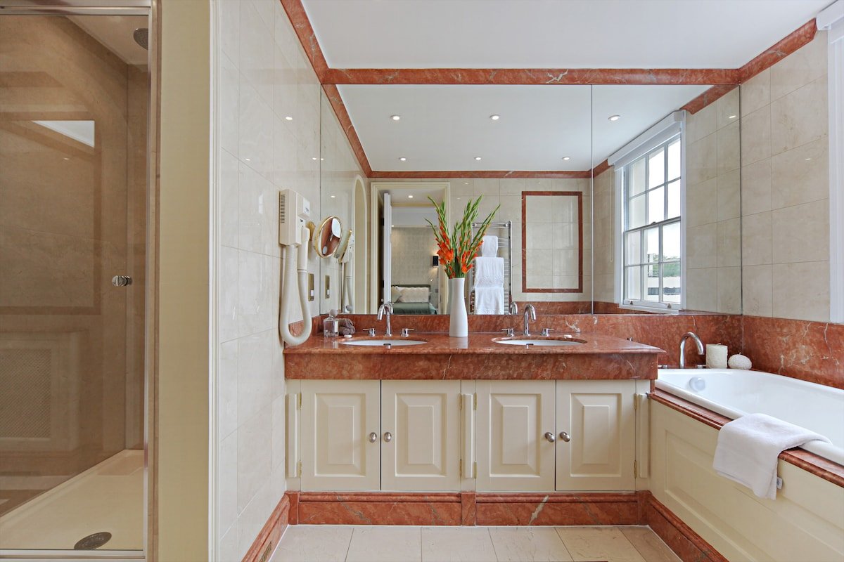 Knightsbridge Luxury 3 Bedroom Penthouse gallery image 5