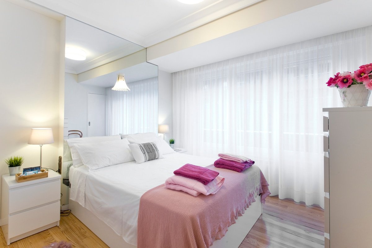 Mikeletes Beach House. Free Parking. AC. gallery image 4