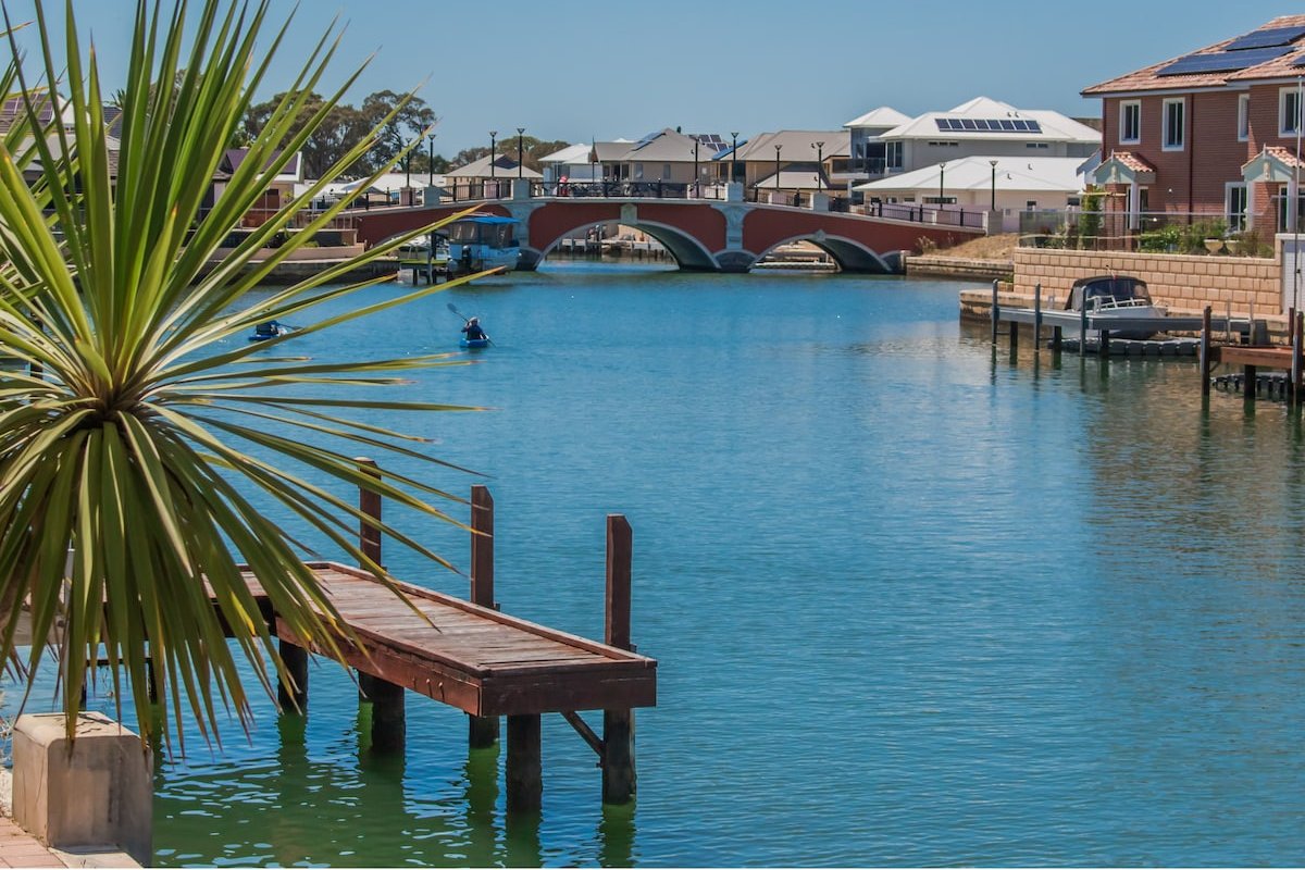 “Waterlily House”- Luxury, Canal, Jetty, Sleeps 14 gallery image 4