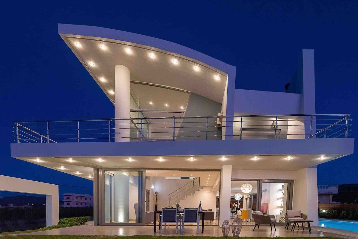 Luxury Villa with Private pool next to sandy beach gallery image 5