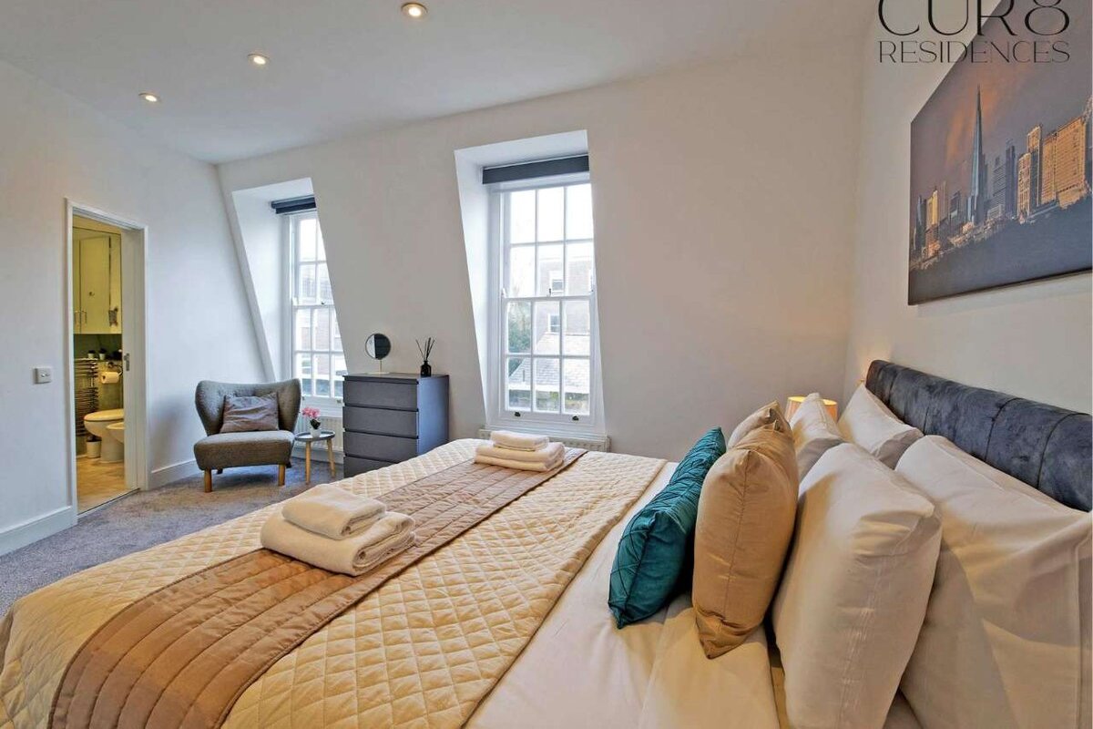 Charming Mews House in the Heart of South Kensingt gallery image 3