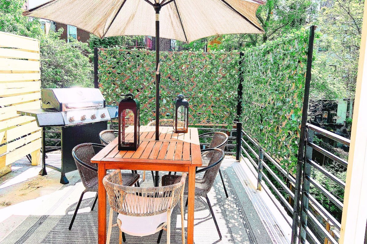 Urban Serenity, Harlem Brownstone Duplex w/ Patio
