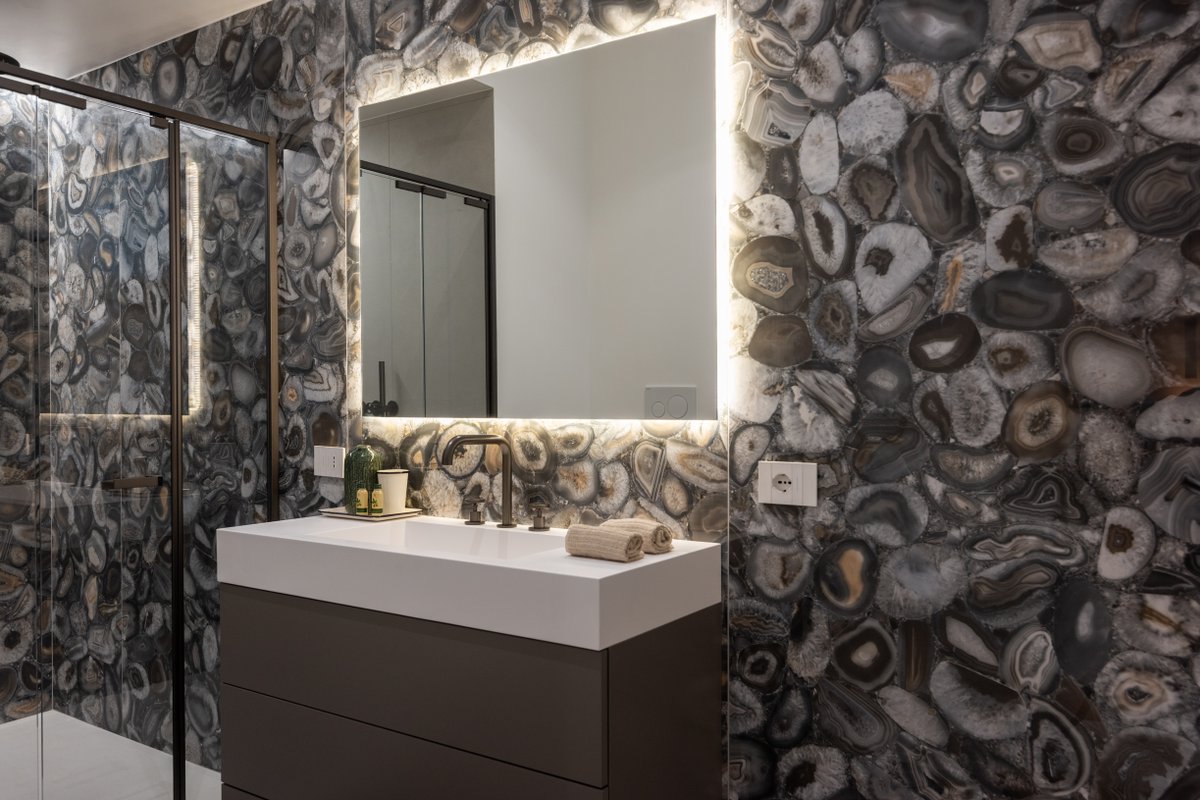 White House Shell & Lux Suites