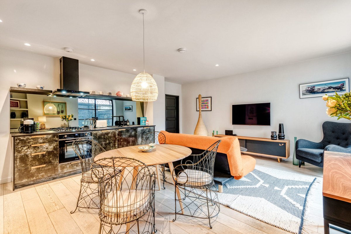 Notting Hill Sauna Hiatus – by Out of Office Lifes