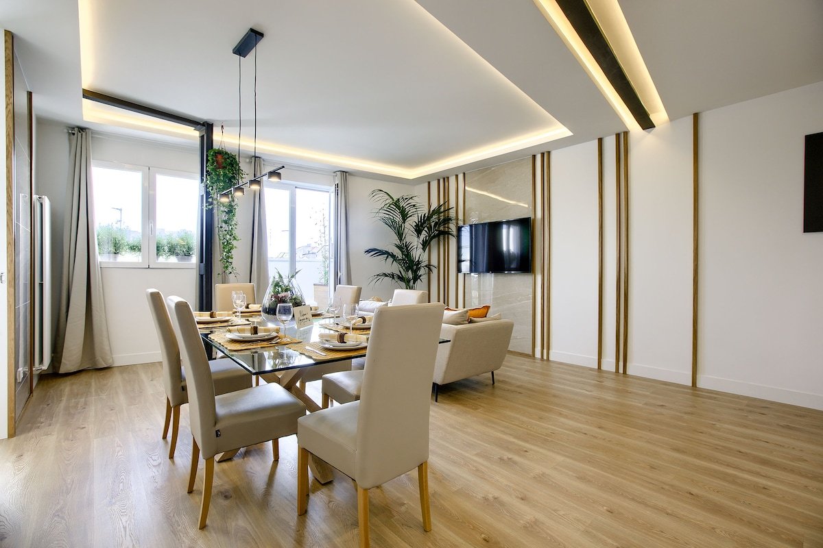 El Cielo: Lujoso Atico con Terraza y Vistas Únicas gallery image 2