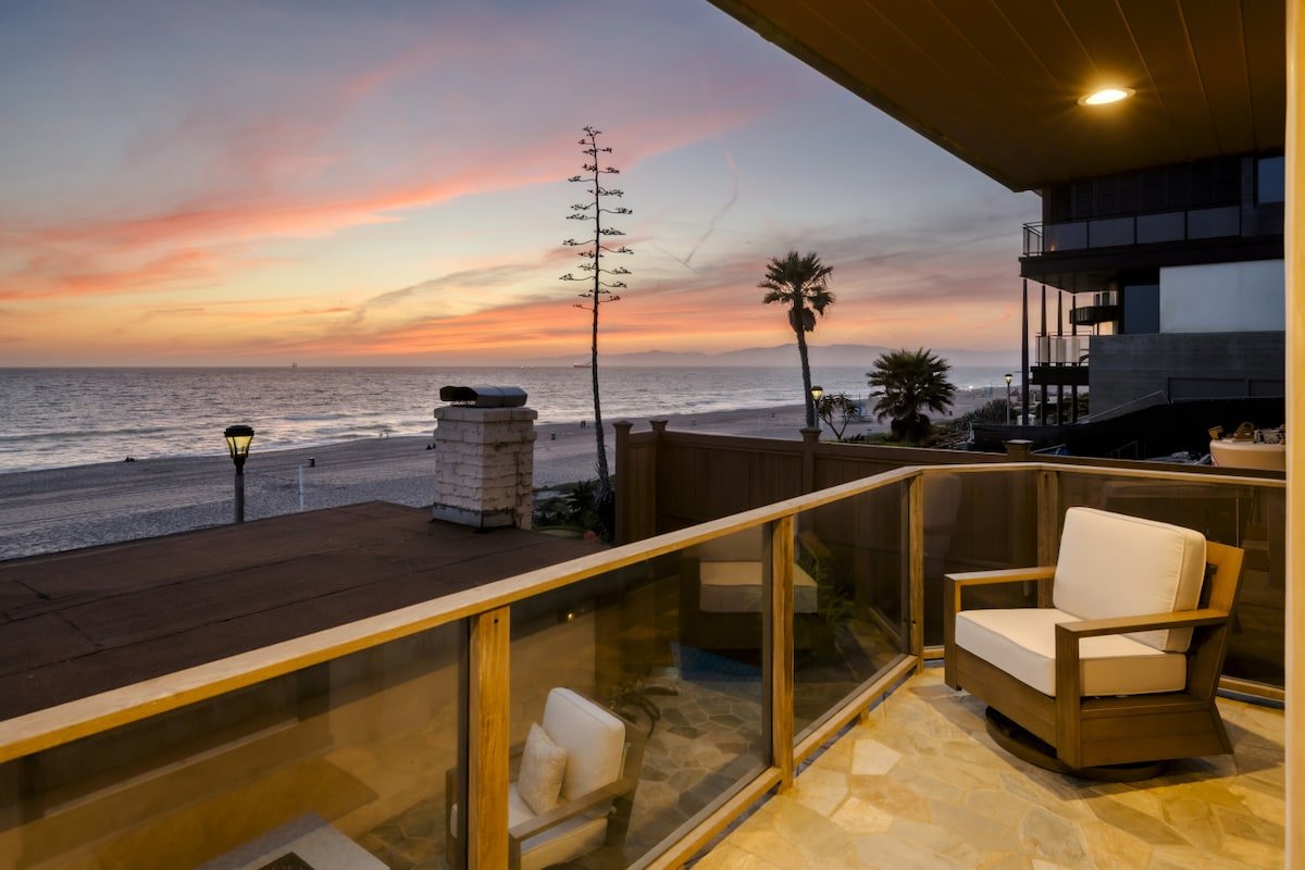 The Nautilus – Manhattan Beachfront Retreat gallery image 3