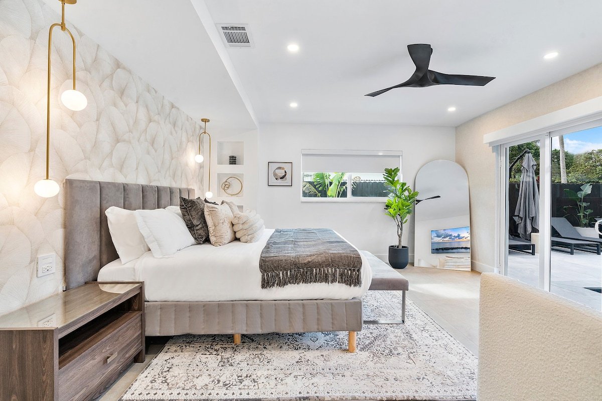 New Luxurious tropical retreat 65 pooljacuzzi gallery image 3