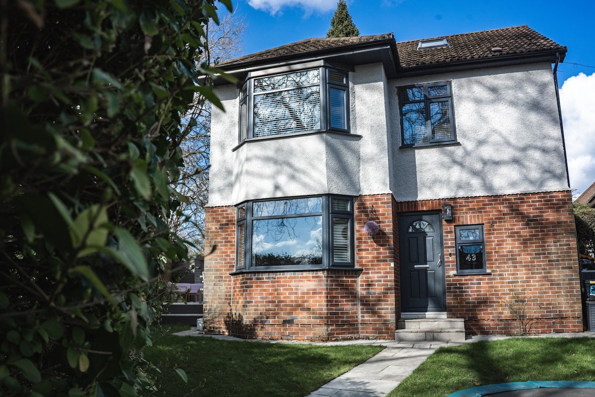 Detached house in Bishopston gallery image 2