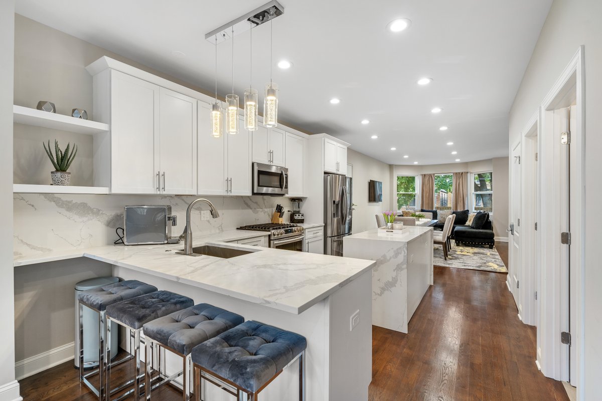 Gorgeous 5 BDR/ 4BA in Logan Square w/Parking!