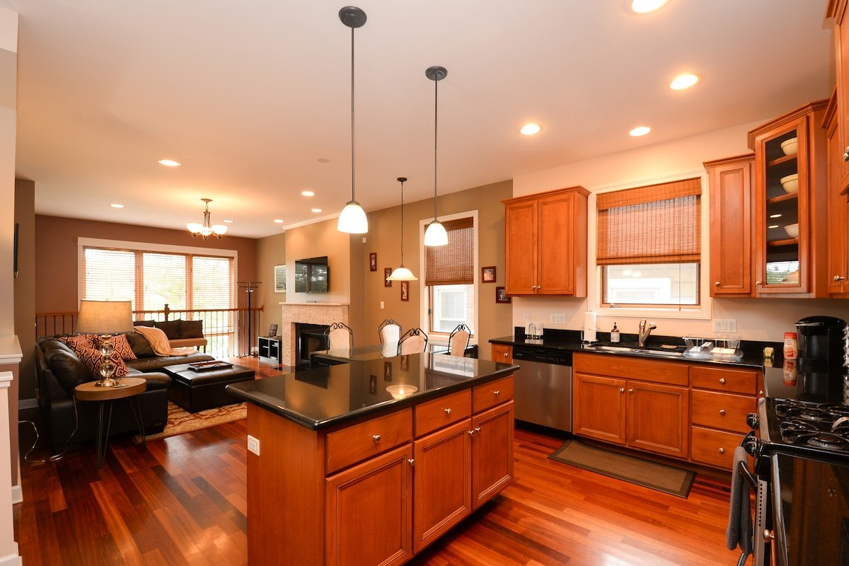 Little Italy/UIC 3 bdrm, 2.5 bath Condo gallery image 5