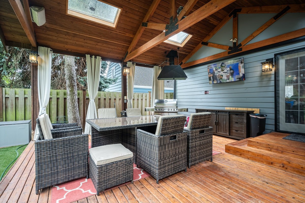 Green lake Home | Rooftop | Parking | Covered deck gallery image 2