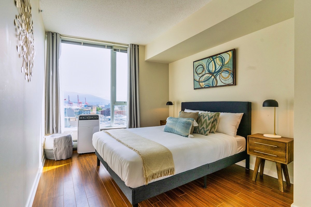 Modern, Comfortable, & Central Apt in Downtown Van gallery image 5