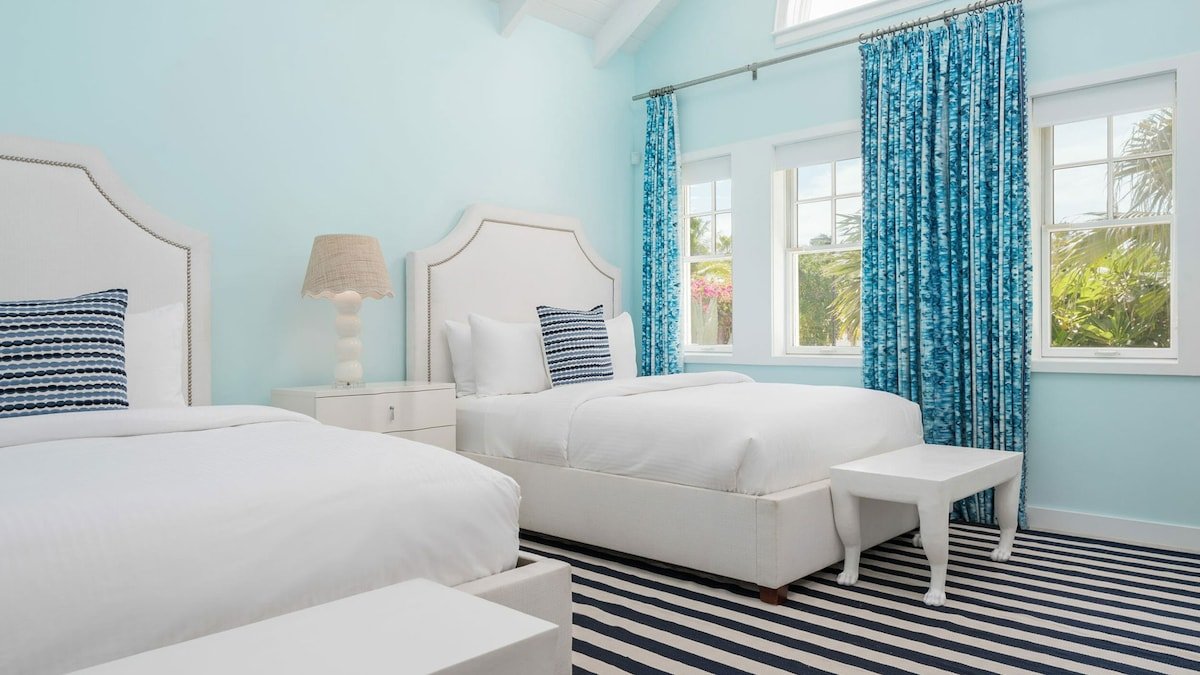 Salacia Villa at Grace Bay Beach gallery image 2