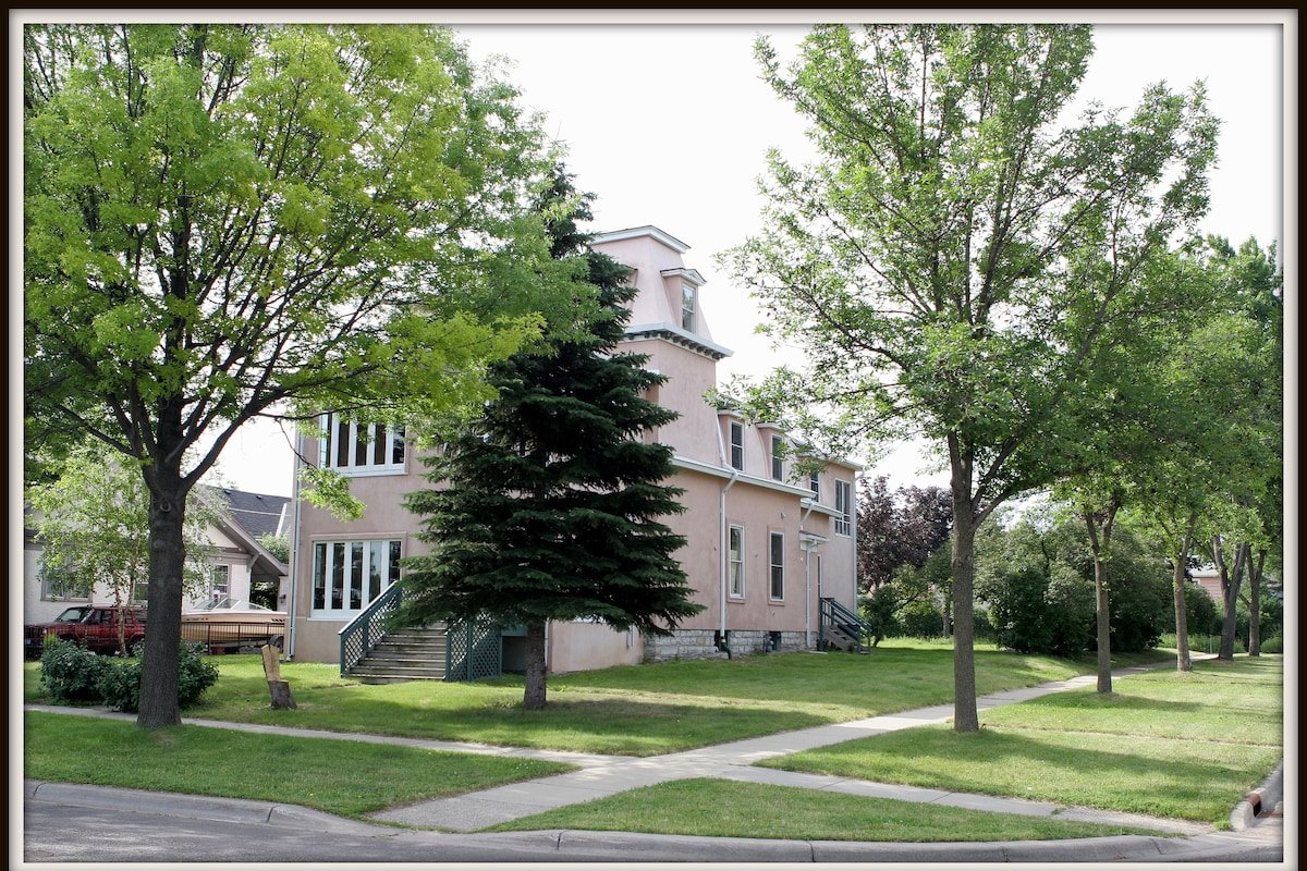 French 2nd Empire Mansion – Wedding HQ and 4 Baths gallery image 2