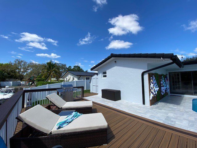 Amazing 3Bd Home Private Heated-Pool. Fence Yard gallery image 4