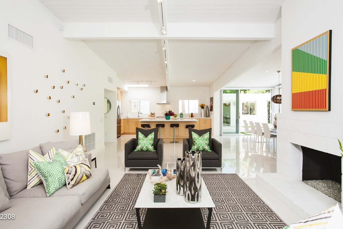 La Paloma Palms – Stunning Interior & Pool! gallery image 4