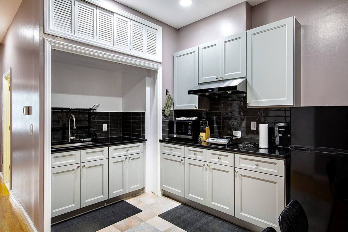 Cozy APT in Hell’s Kitchen gallery image 3