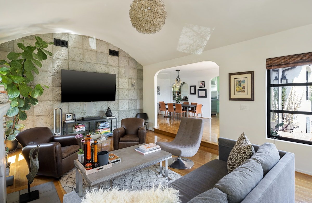 5 Star Luxury Private Oasis • Hot Tub • LA gallery image 2