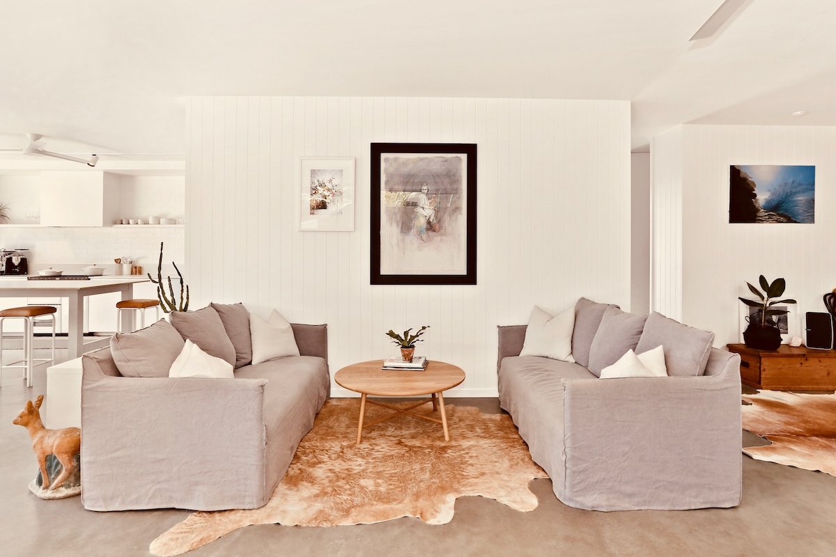 White Hawk House – 100m to beach gallery image 5