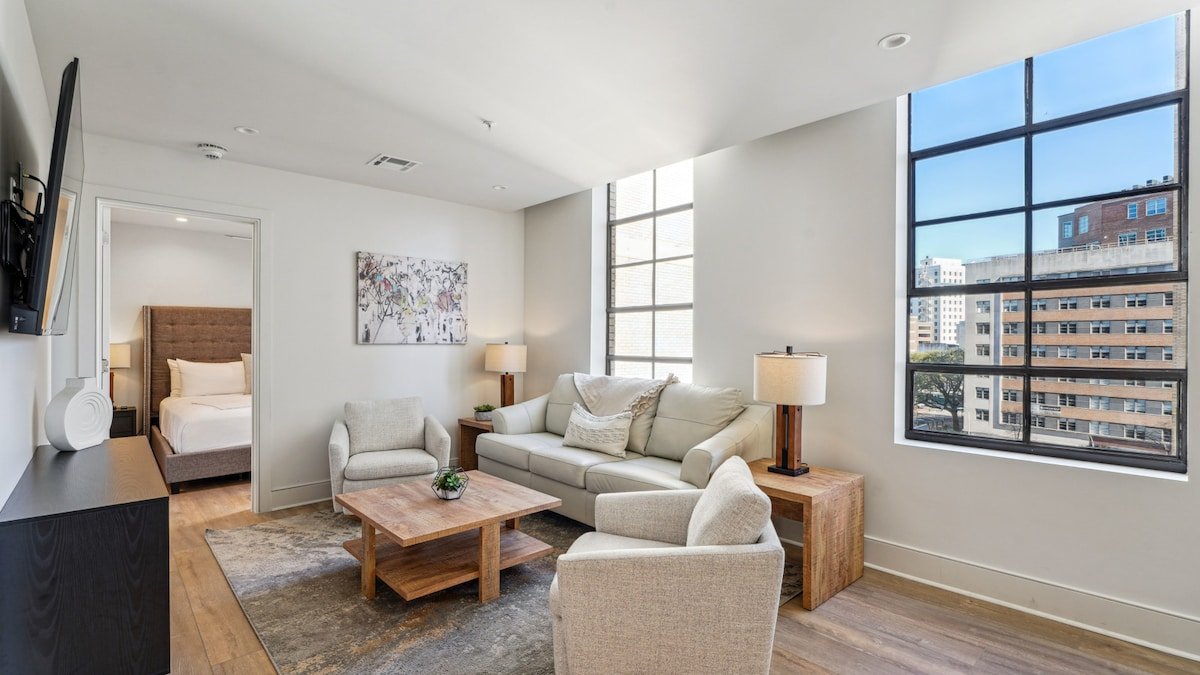 Spacious 5BD, Walk to French Quarter & Superdome gallery image 3