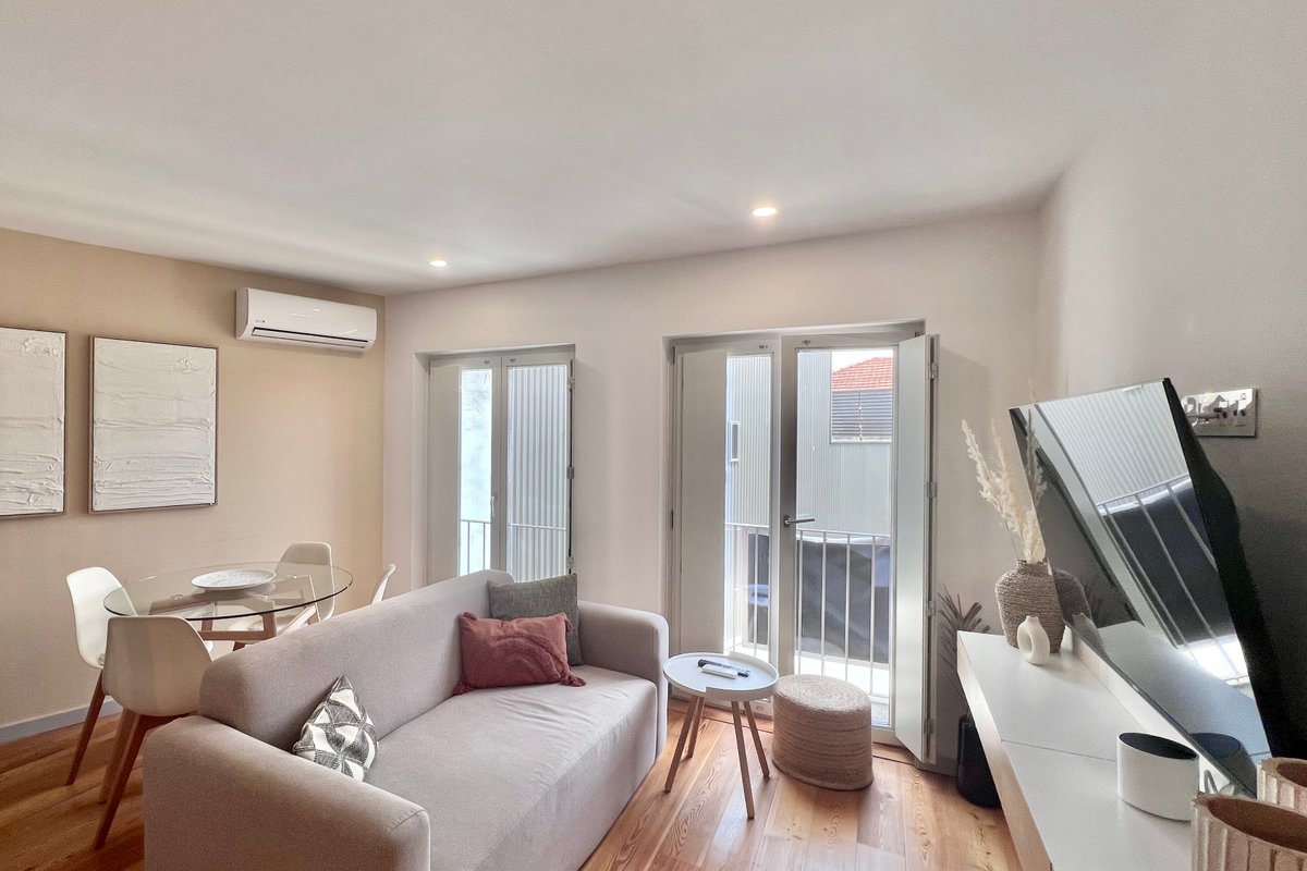 Beautiful 2bedrooms balcony garage historic center