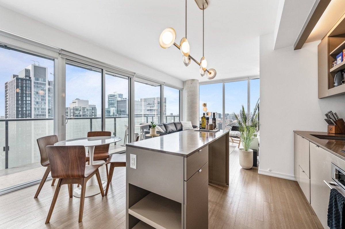 Stunning High Floor Luxury Condo w/ Gorgeous View gallery image 4