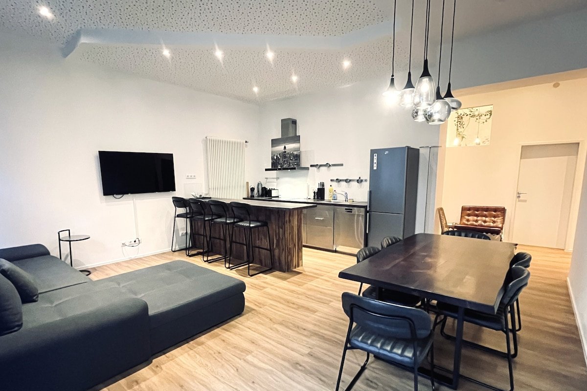 Loft directly next to Oktoberfest and downtown gallery image 2