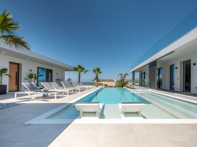 VIP Villa Lydia, Indoor Heated Pool, Seaview, BBQ